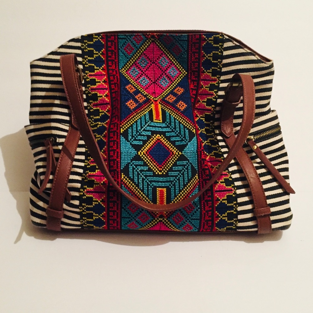 Vibrant Trendy Aztec striped purse by Miztique EUC